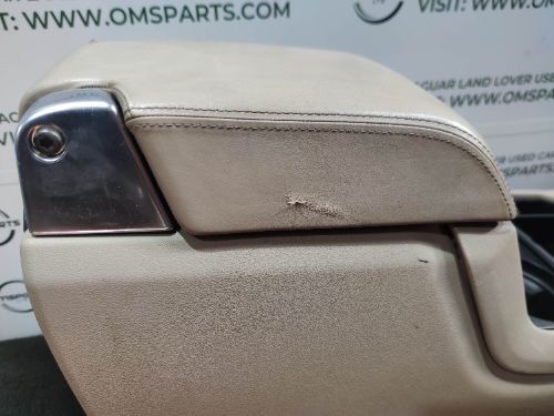LAND ROVER DISCOVERY 4 L319 CENTRE CONSOLE WITH ARMREST