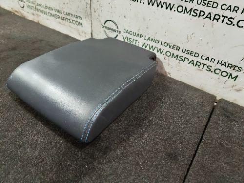 LAND ROVER DISCOVERY 5 L462 CENTRE CONSOLE ARMREST SLIGHTLY DAMAGED