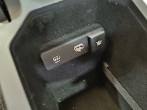 JAGUAR I-PACE X590 CENTRE CONSOLE WITH ARMREST
