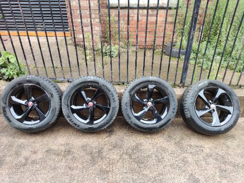 JAGUAR F-PACE X761 SET OF 4 19" ALLOY WHEELS WITH TYRES