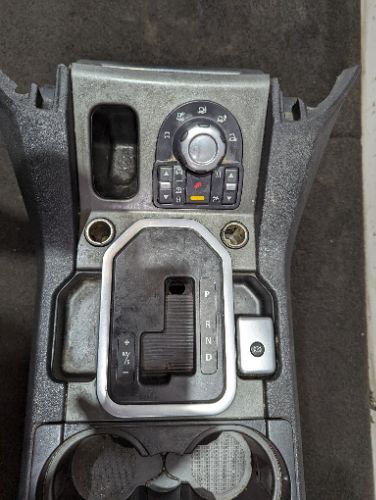 LAND ROVER DISCOVERY 4 L319 CENTRE CONSOLE WITH ARMREST