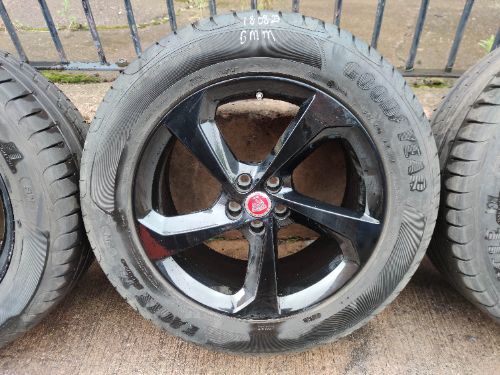 JAGUAR F-PACE X761 SET OF 4 19" ALLOY WHEELS WITH TYRES