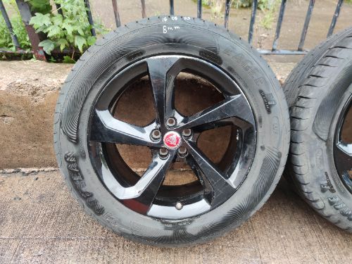 JAGUAR F-PACE X761 SET OF 4 19" ALLOY WHEELS WITH TYRES